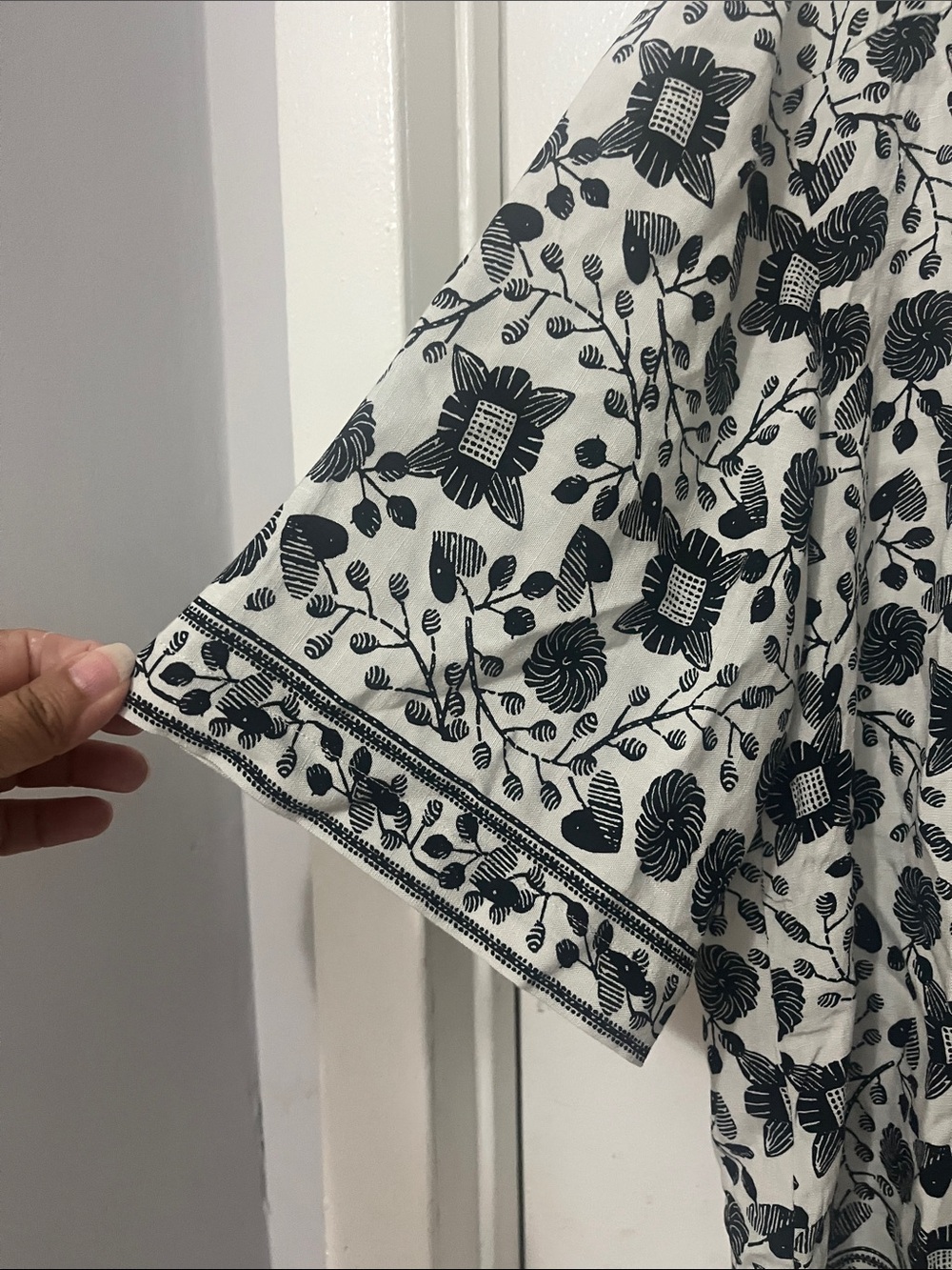 Max Studio Black & White Floral Button-Front Shirt - Picture 4 of 5